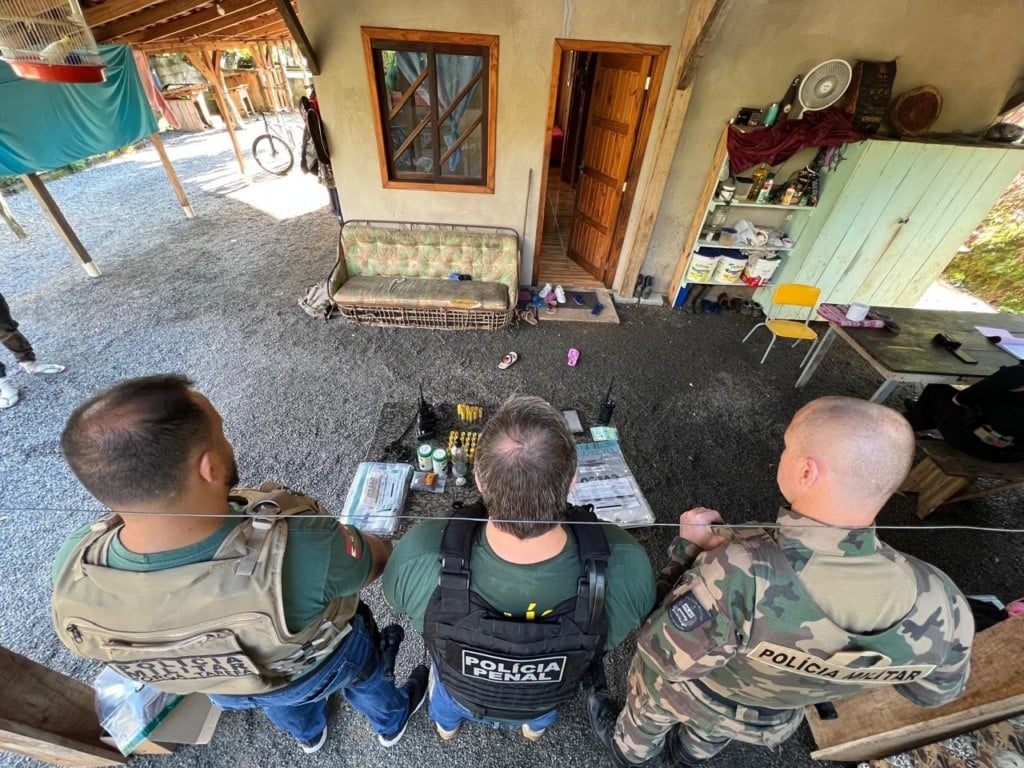 policiais operação contra venda de carne e de cães de caça