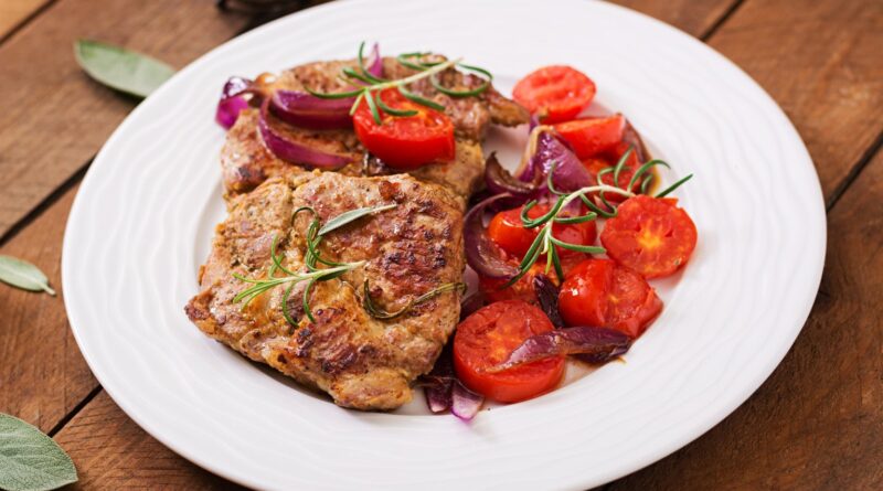 Frango, suíno ou ovos? Nutricionista mostra como montar refeições rápidas e nutritivas