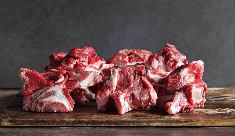 carne bovina com ossos