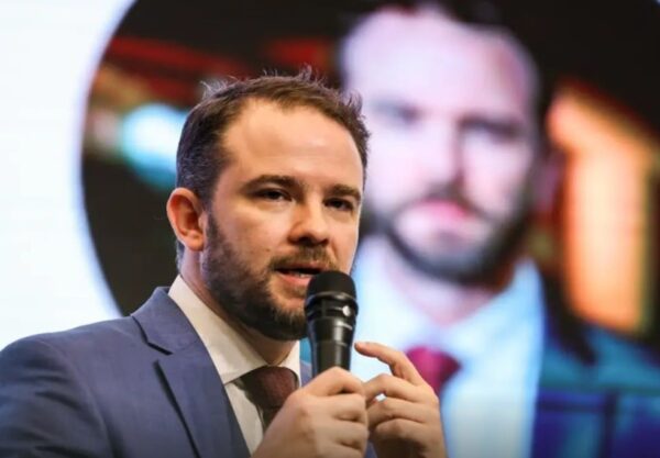 Dario Durigan assume ministério da Fazenda