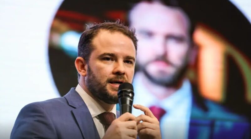 Dario Durigan assume ministério da Fazenda