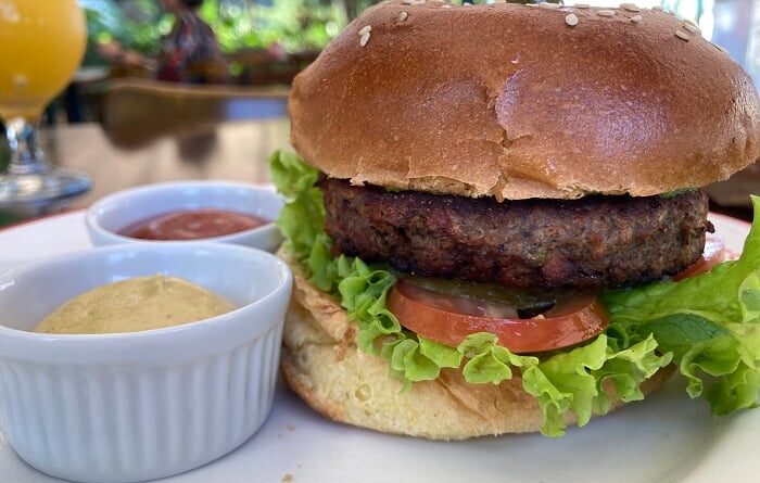 Amazonika Burger servido no restaurante Casa Camolese, Rio de Janeiro, desenvolvido pela parceria Embrapa Agroindústria de Alimentos e Amazonika Mundi
