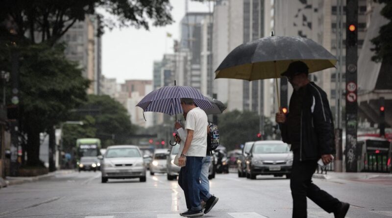 Quarta-feira com chuva forte e risco de temporais em boa parte do país; veja a previsão do tempo