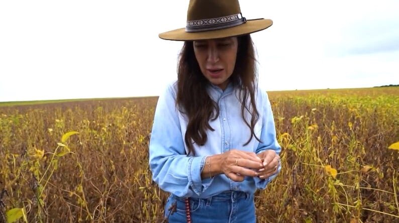 ‘Produzir alimento com responsabilidade e sustentabilidade é o que me move’, diz sojicultora de Guaíra (SP)