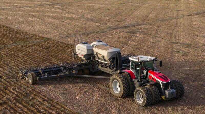 Trator MF 9S e plantadeira Momentum da Massey Fergusson
