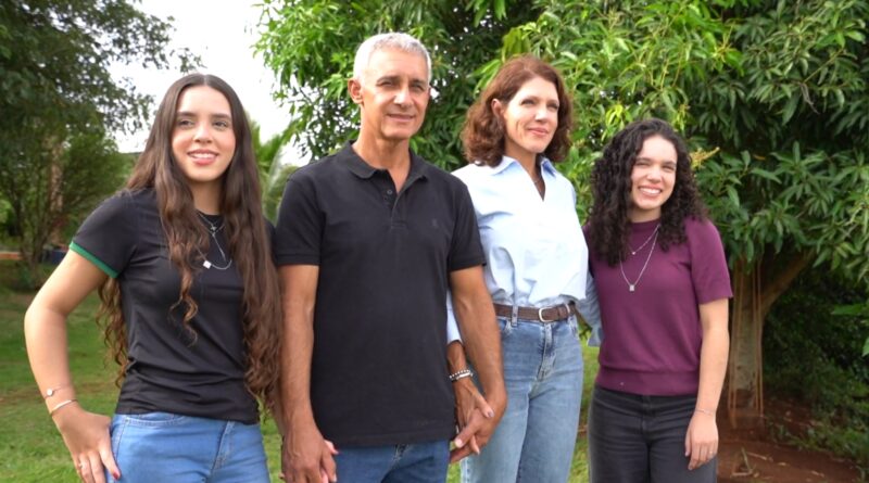 Júlio Cesár e família são produtores de aves no interior do Paraná