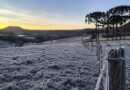 Frio e geada em um ambiente de serra