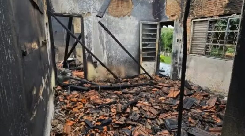 Casa localizada em propriedades rurais ocupadas por indígenas é incendiada, segundo a Polícia Militar do MS