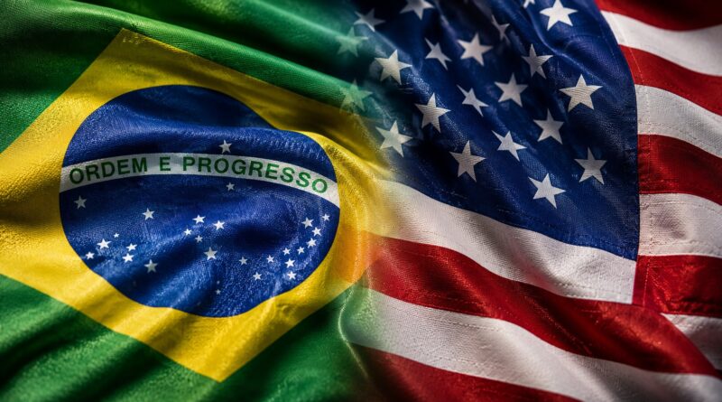 Imagem mostra as bandeiras dos Estados Unidos e do Brasil