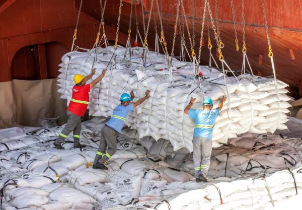 Chuvas impactam carregamento de açúcar no Paraná -