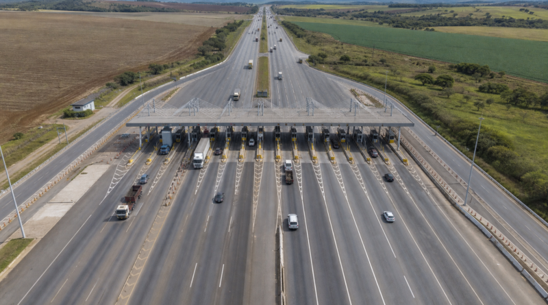 Fluxo em rodovias pedagiadas recua 0,8% em junho, informa ABCR
