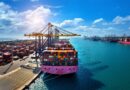 Imagem mostra navio cargueiro; agronegócio, exportações, exportação do agro