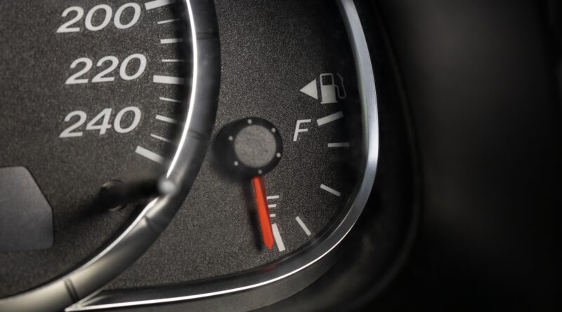 Combustível, nível de combustível em painel de carro