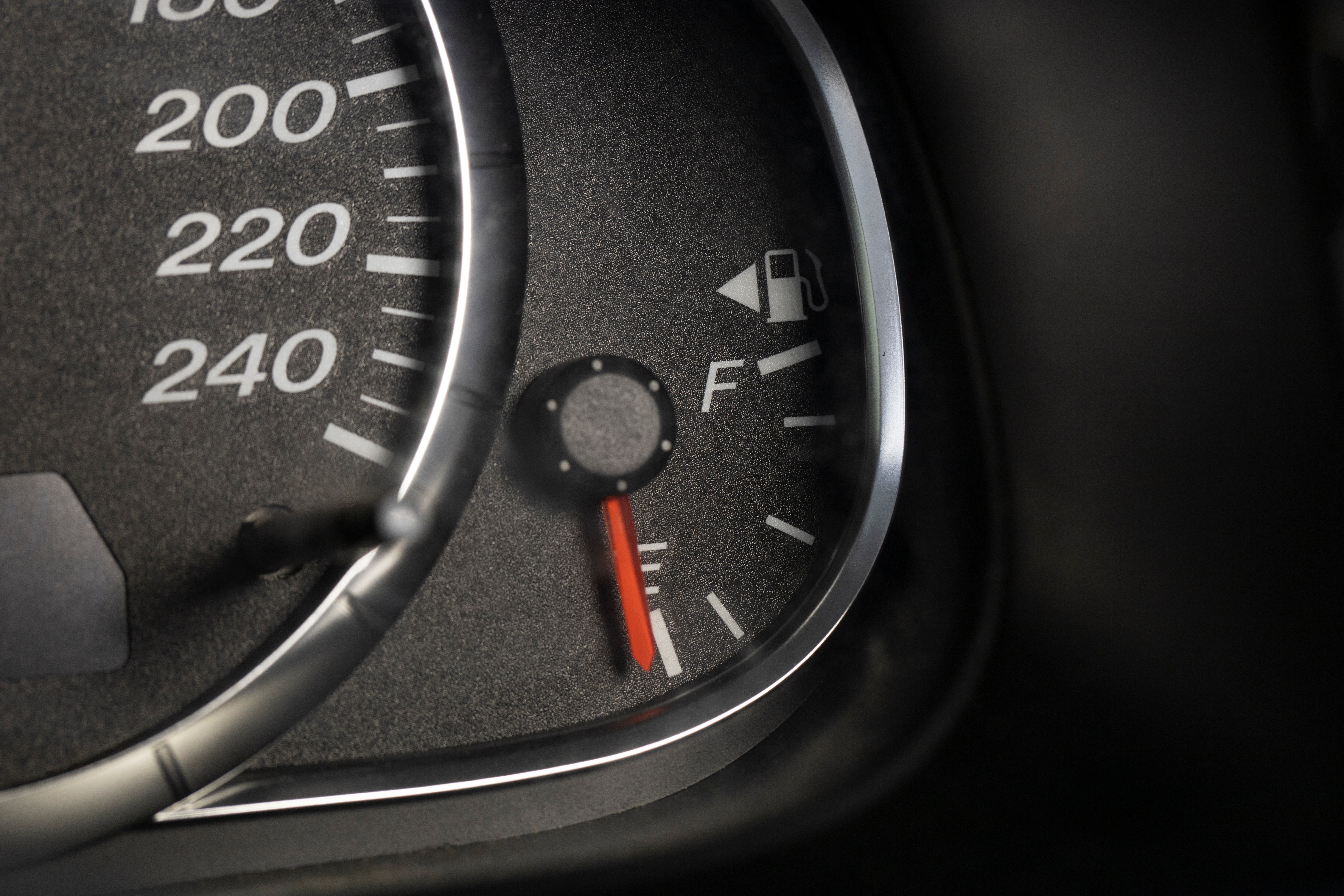 Combustível, nível de combustível em painel de carro