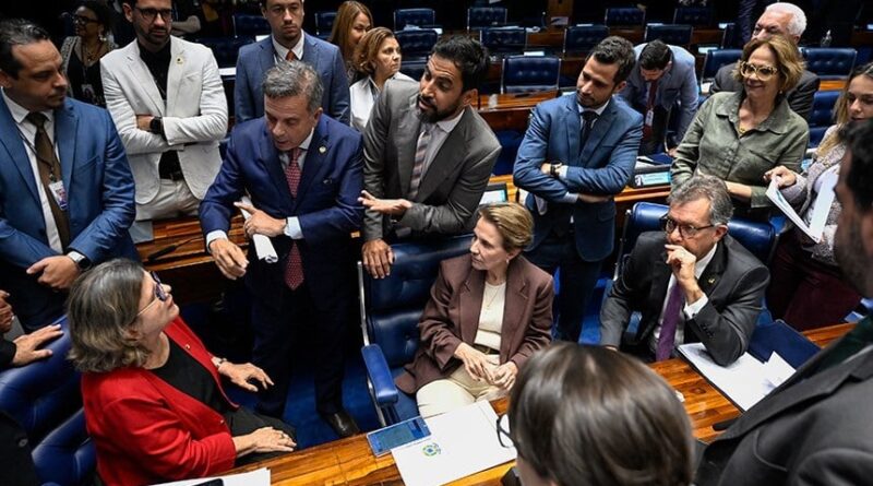 Senado aprova redução de impostos sobre combustíveis e muda tributação para produtores